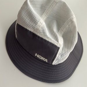 HOKA BUCKET HAT ADJUSTABLE VENTILATED RUNNING CAP GRAY AND WHITE